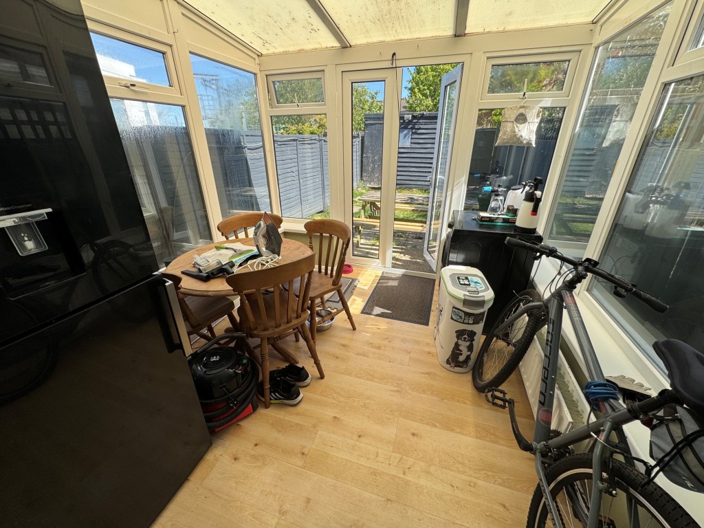 Lot: 113 - FREEHOLD MODERN TWO-BEDROOM HOUSE FOR INVESTMENT - Conservatory